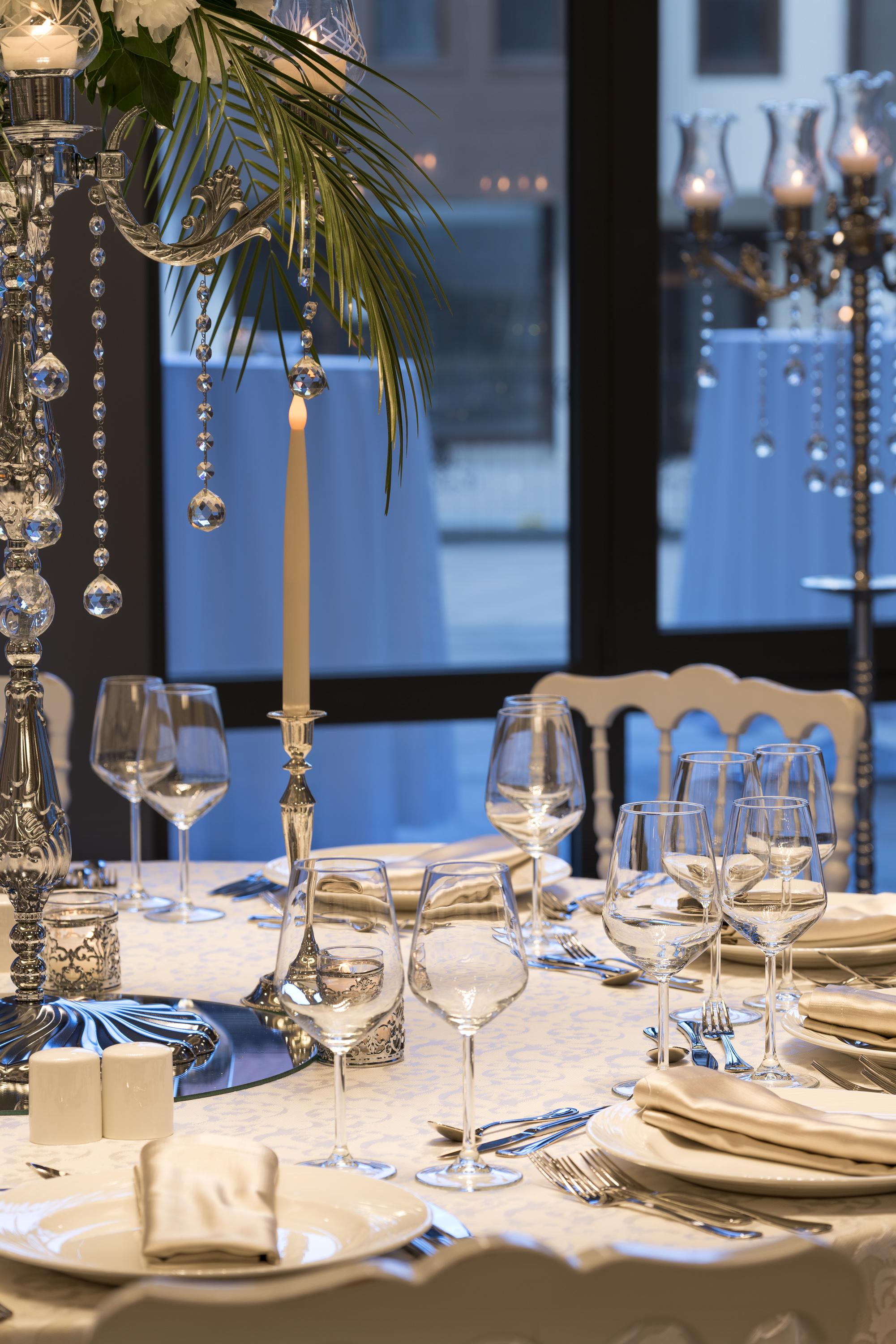 Millennium Istanbul Golden Horn Hotell Eksteriør bilde A table set for a formal dinner