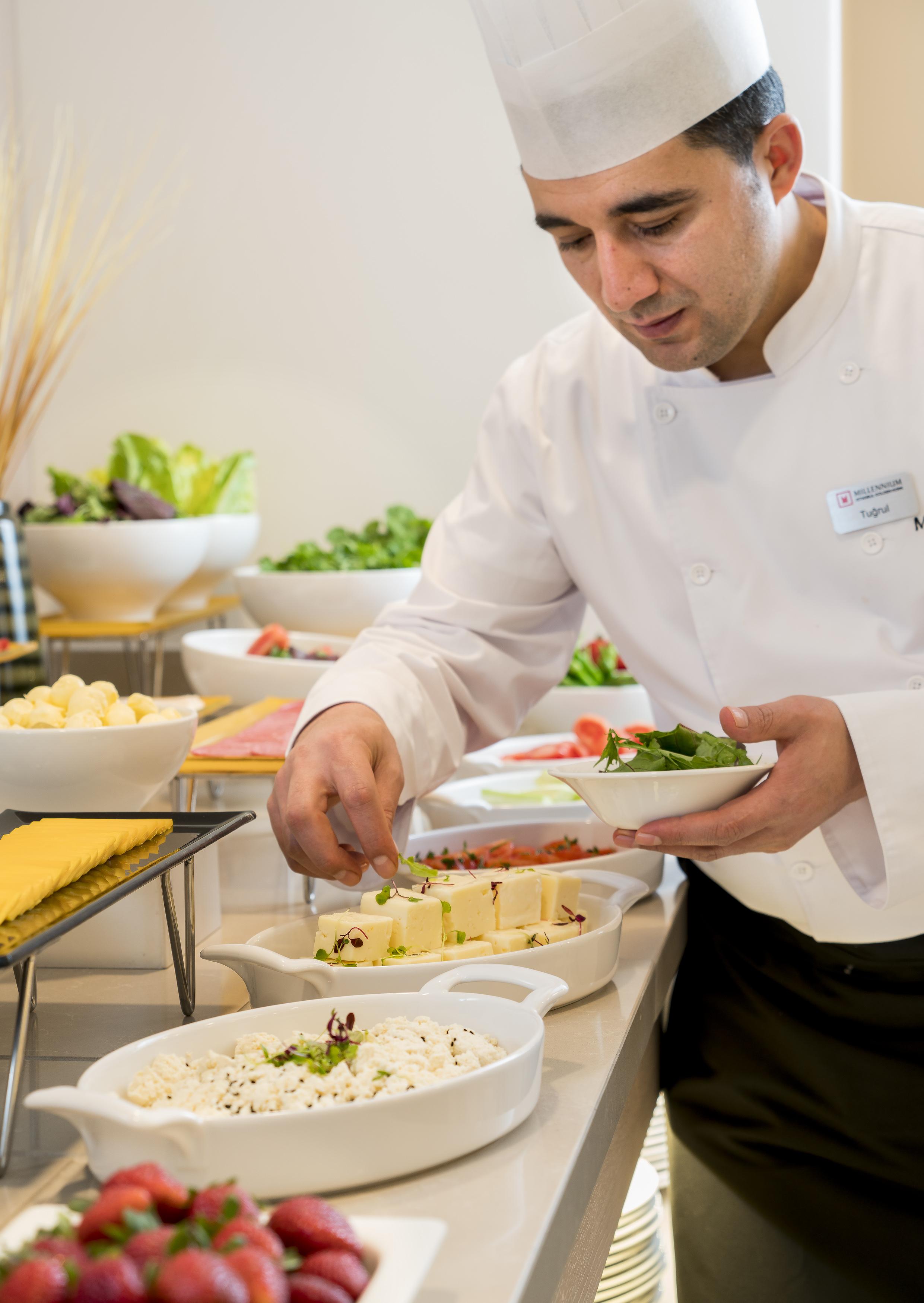Millennium Istanbul Golden Horn Hotell Eksteriør bilde A chef preparing food