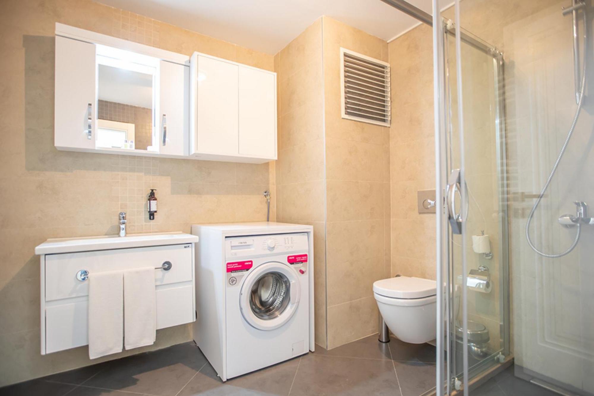 Millennium Istanbul Golden Horn Hotell Eksteriør bilde A modern bathroom with a washing machine