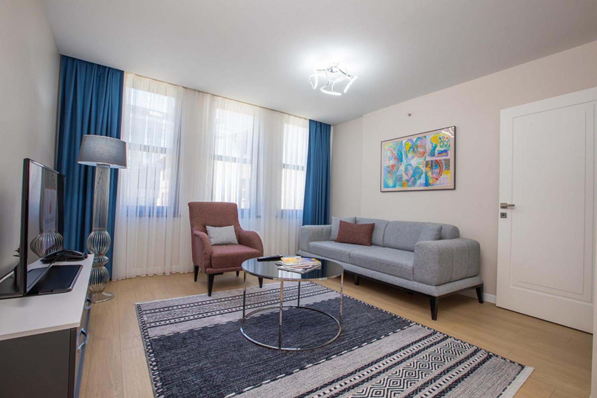 Millennium Istanbul Golden Horn Hotell Eksteriør bilde A living room in a serviced apartment in Dubai, United Arab Emirates